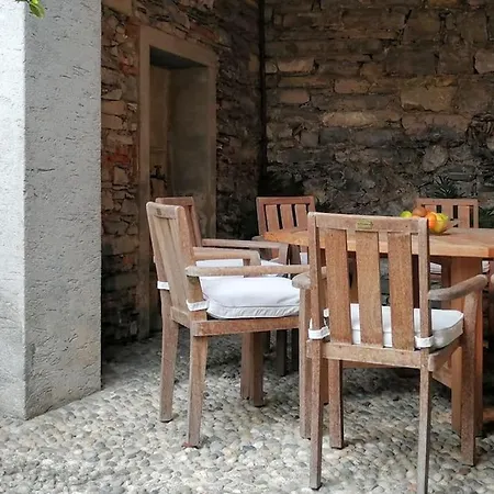 Mauro Apartment. Fresh And Peaceful. * Moltrasio