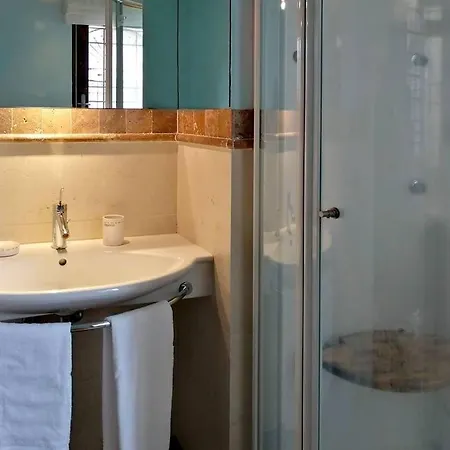 Mauro Apartment. Fresh And Peaceful. * Moltrasio