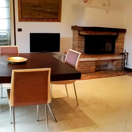 Mauro Apartment. Fresh And Peaceful. * Moltrasio