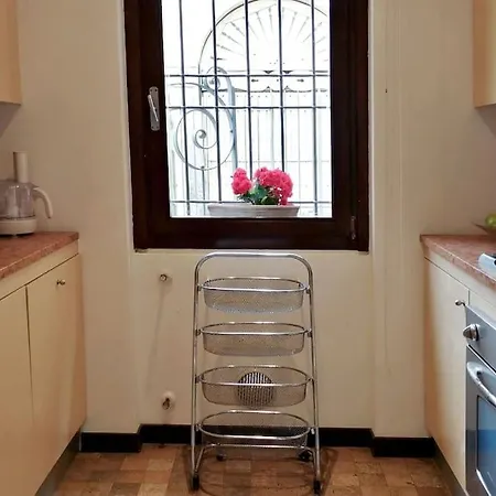 Mauro Apartment. Fresh And Peaceful. Moltrasio