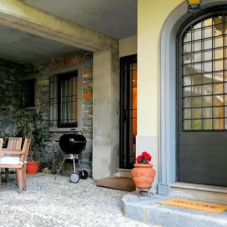 Mauro Apartment. Fresh And Peaceful. Hébergement de vacances Moltrasio